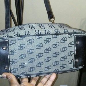 Dooney & Bourke